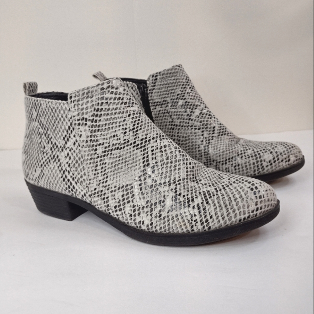 143-Girl. G-TULLY women's snake print zipper ankle boots. Size (7M)